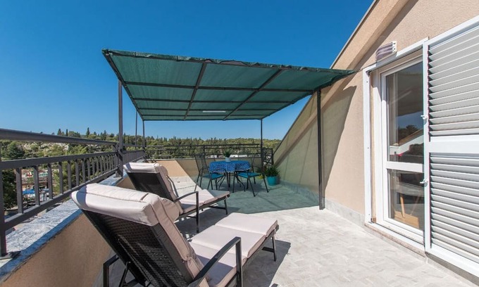 Dugis Apartment | Duki - sea View - A1