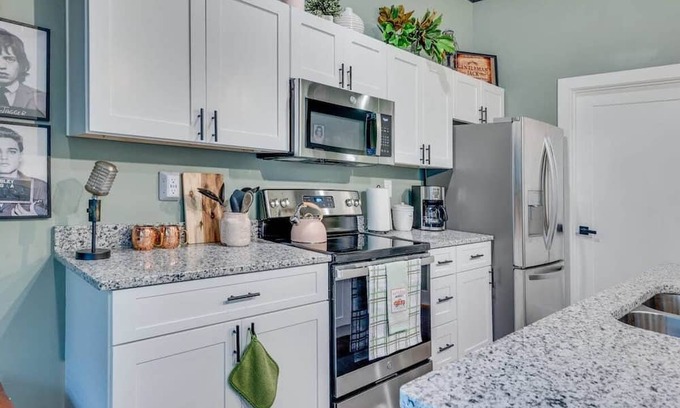 Nashville Apartment | NEW Studio with 2 Queen Beds 7 mins to Broadway!