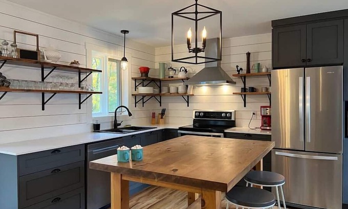 Lac-Brome Ski Chalet | The Hot Duck*Ski Bromont*SPA*Foyer