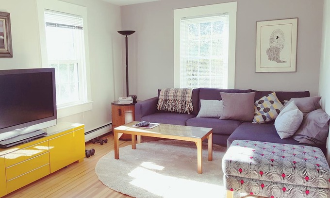 Newport East Cottage | You will love this cozy beach cottage ..... 5 minute walk to the beach !!