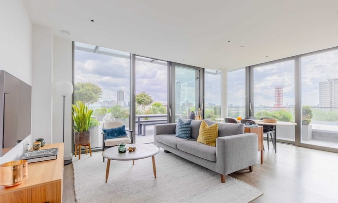 Gospel Oak Apartment | Bright 2BD Flat - 4 min walk to Hampstead Heath!