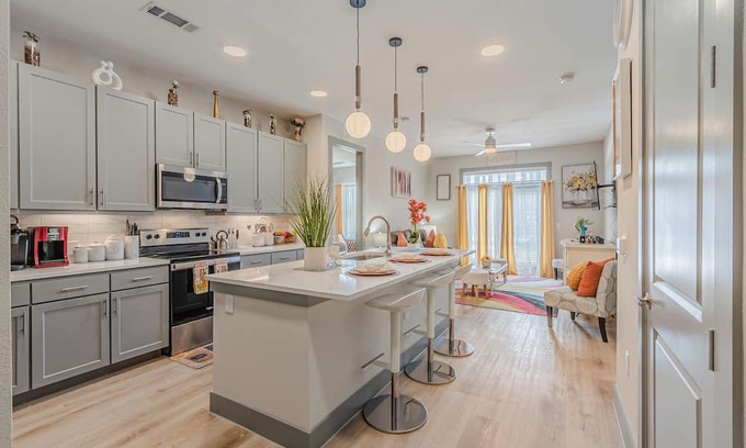 Lake Highlands Apartment | Gorgeous, Brand New 2 Bedroom, 2 Bathroom apartment with King Beds in Dallas