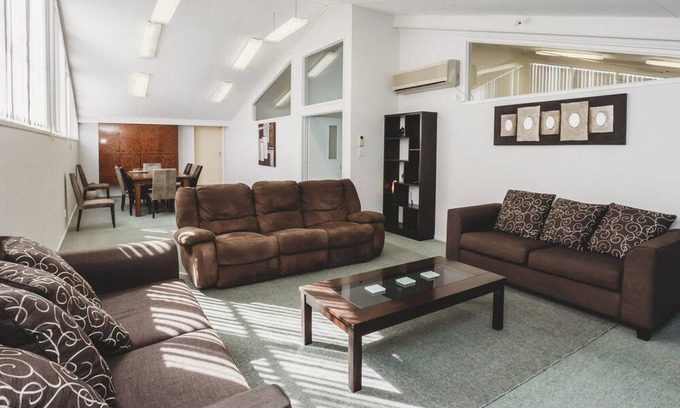 New Plymouth House | FOUR THE FAMILY SLEEPS 10