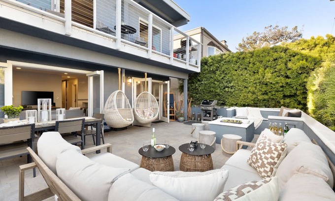 South Mission Beach House | Mission Point Buyout by AvantStay | Two Unit Buyout w/ Patio & Close to Beach!