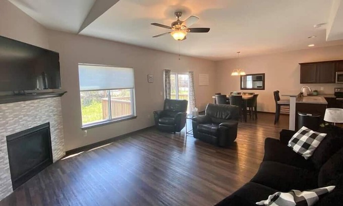 Tiffin House | Spacious 4 BR Home! ☆ Convenient Location📍