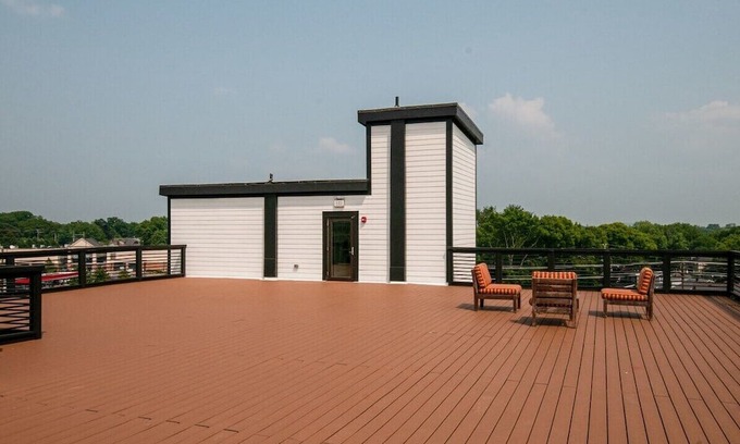 Nashville Apartment | New Nashville Condo with 2 King beds, walk to bars
