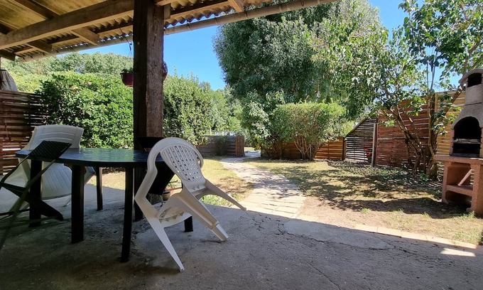 Saint-Just-Luzac House | La Chaumiere 1 bedroom gite