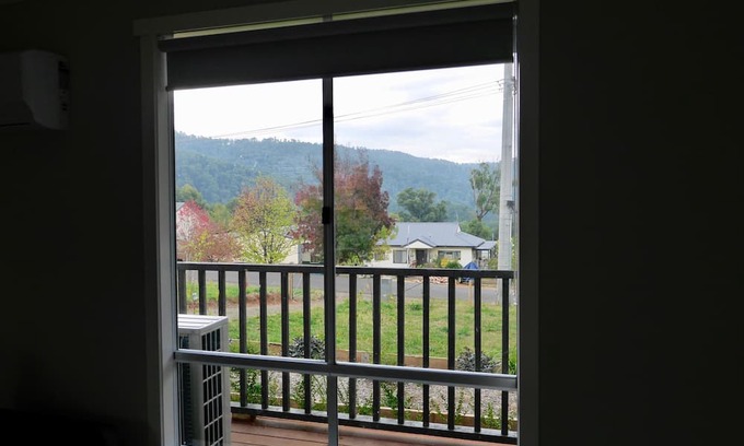 Marysville Cottage | Marysville in town Darwin-Split AC-Smart tv-WIFI byo linens clean as you go