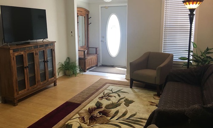 Mitchell House | The Corn Palace Cottage - Great Location