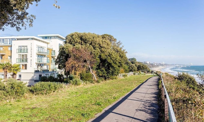 Westbourne Apartment | Sea Quest - an apartment that sleeps 2 guests in 1 bedroom
