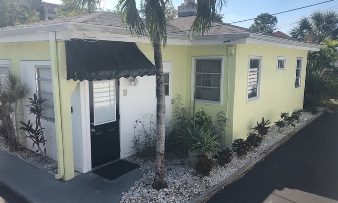 Sarasota House | Private Beach 1 Block To Lido Beach. 1/2 Mile St. Armand Circle