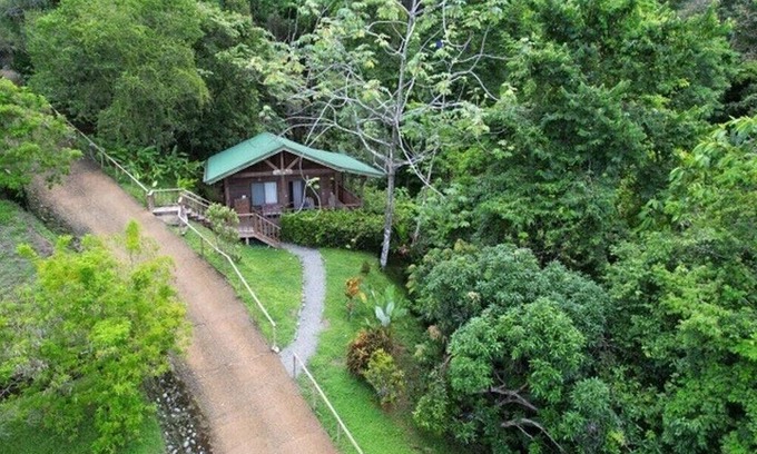 Uvita Cabin | Great views of Ocean and Jungle, Lots of Wildlife, Private Beach Club.....Wi-Fi!