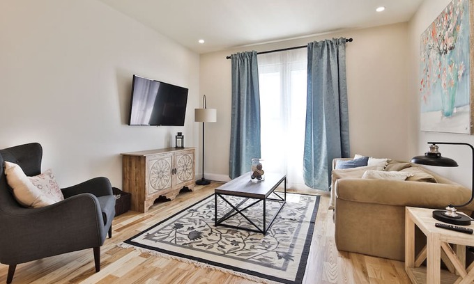 Mile End Apartment | Contemporain 3 Bedrooms/2Bath MileEnd/Plateau