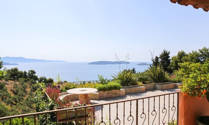 Achladies Apartment | Best location deluxe apartment "Fire" in Villa Stratos near the sea amazing view