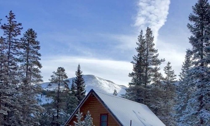 Breckenridge Cabin | The perfect cabin in the mountains, minutes to downtown Breckenridge