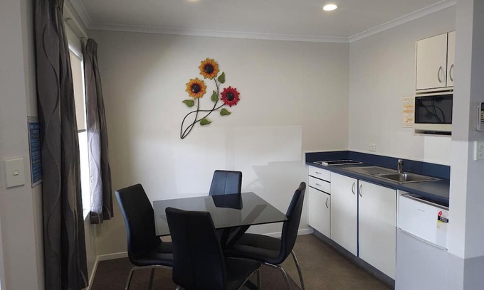 Te Awamutu Hotel | ASURE Albert Park Motor Lodge