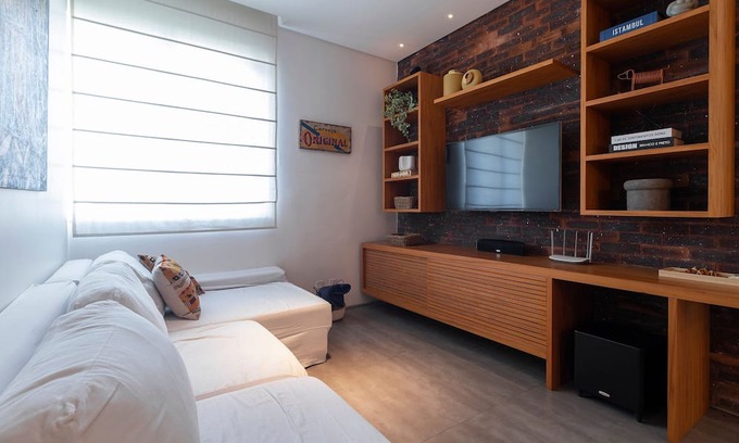 Leblon Apartment | Leblon | 5min da Praia, com workspace e perto do comércio do bairro - por Casapē Rio