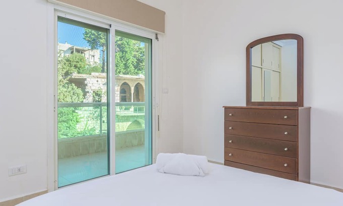 Aley Apartment | Glint 3-Br Apartment & Balcony in Aley