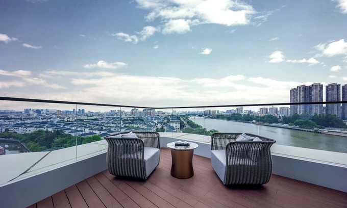 Panyu Hotel | Guangzhou Elegant International Hotel Panyu Square Metro Station Branch - Free Shuttle Bus to Canton Fair Complex During Canton Fair Period & Free Deliver Service to Guangzhou Baiyun International Airport