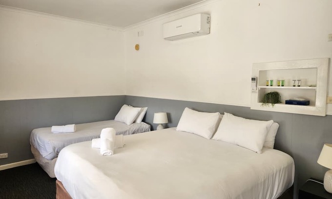 Kangaroo Flat Hotel | Calder Family Motel