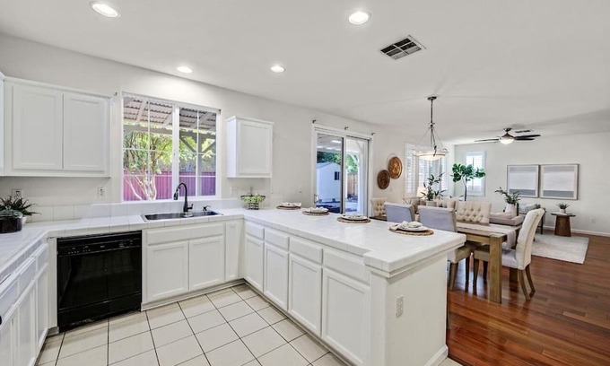 Tracy House | Enjoyable 4-bedroom house with AC in Tracy