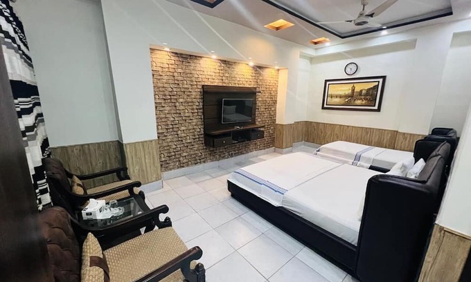 PECHS House | Asaish Inn 2