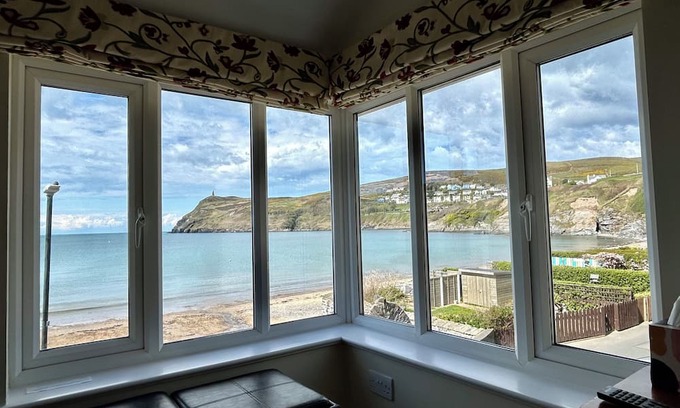 Port Erin Cottage | Beautiful cottage opposite Port Erin bay. Garden above beach. Fabulous sunsets!