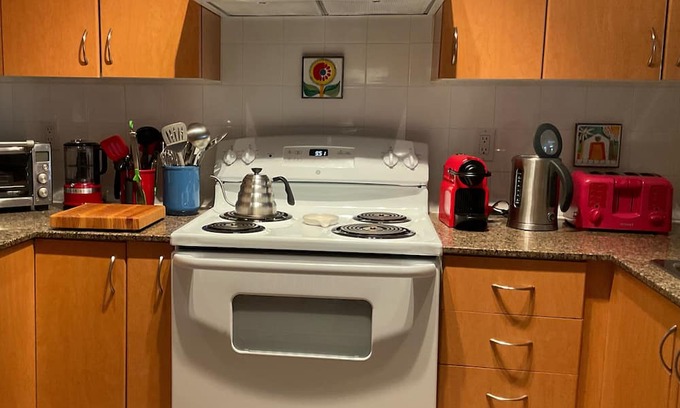 Coquitlam Apartment | Sublet Jan.&Feb. 2025 Downtown Coquitlam. 5 min. from Skytrain and Coq. Centre