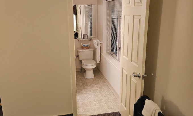 Valley Forge House | Charming 1-bedroom hotel with AC and WiFi in delightful Phoenixville