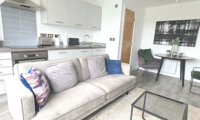 Yardley Apartment | Luxury 2 Bed Apt - 15 Mins to Solihull Centre
