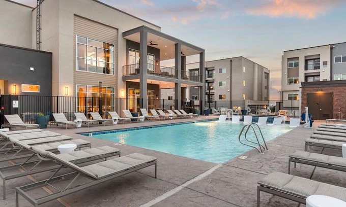 Nor Este Apartment | 1br/1bath - Corner Luxury Apartment. 7 min from Balloon Fiesta Park. Views! n