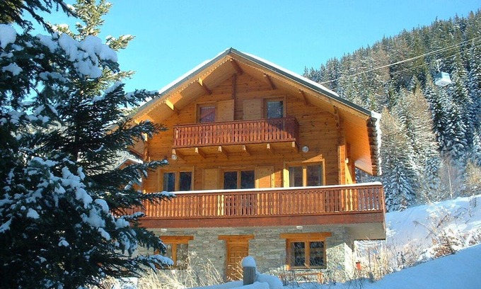 Valfrejus Ski Chalet | 12-PERSON WOODEN CHALET 100 meters from resort center and cable car