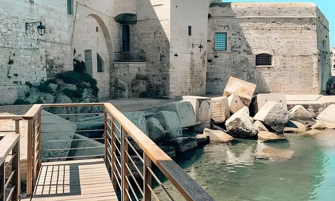 Giovinazzo Apartment | Apartment 'Ange24, City Center' with Wi-Fi and Air Conditioning