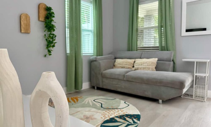 Edgewood Apartment | 10 mins from Fort Lauderdale beach, cozy, private 1bd cottage