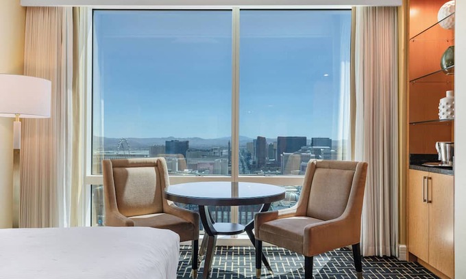 Las Vegas Condo | 𝐓𝐑𝐔𝐌𝐏 56th Floor ⁕ Luxury Suite ⁕ Strip Views