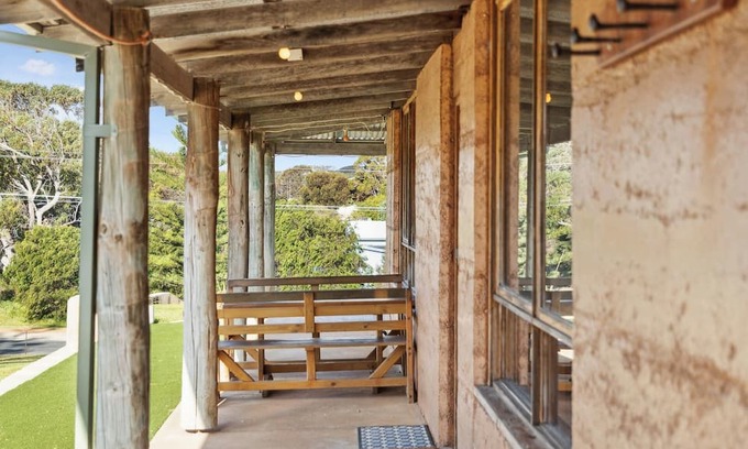 Ledge Point House | Sunny bank, the perfect family home