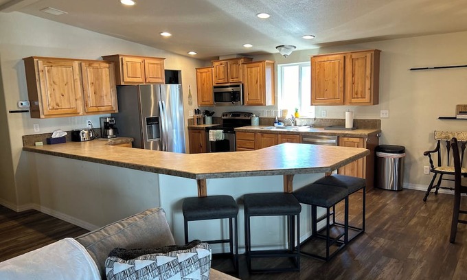 Sunland Estates House | Comfortable 3 bedroom/2 bathroom home in Sunland Estates