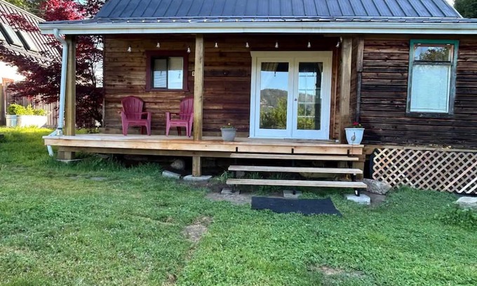 Salt Spring Island Cottage | The Cabbage at La Vie Farm