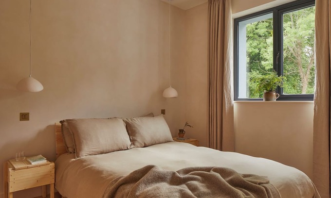 Ballycastle Apartment | Yarn - Arlo Luxury King Suite