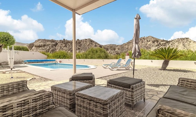 Arboleas House | Spend an unforgettable holiday in this beautiful holiday home with pool and great panoramic views.