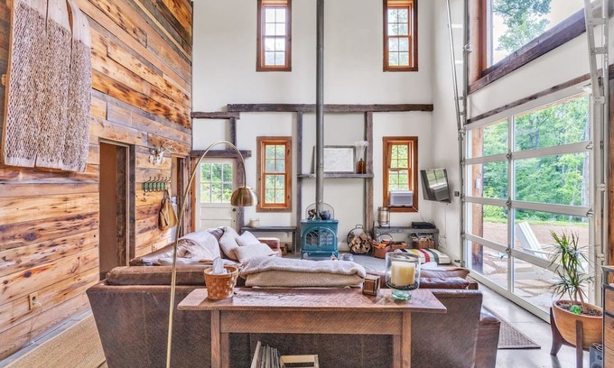 Independence House | NEW LISTING! Mountain Cabin: Vintage Charm Meets Modern Luxury by RedAwning
