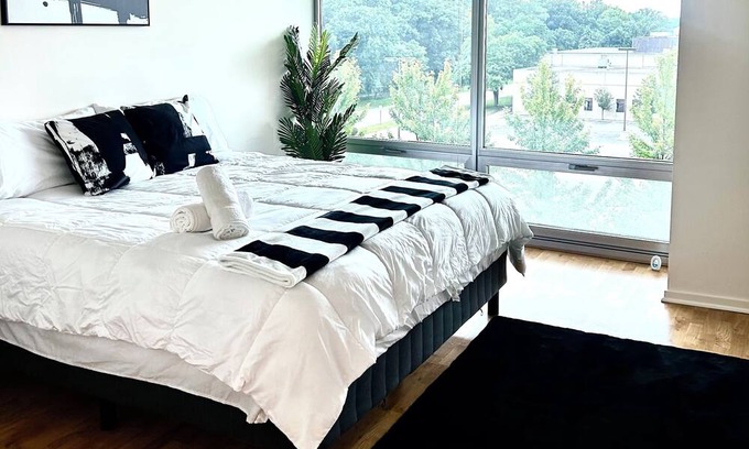 Skokie Condo | Cozy 2-bedroom condo in Skokie