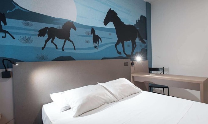 Wood Dale House | Vibrant Boutique Stay in Miami's Artsy Wynwood Neighborhood - Pets Welcome!