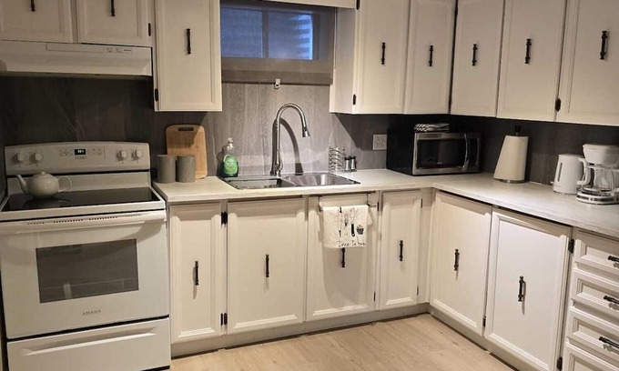 Markham House | Cozy Full Basement in a nice area, separate entry