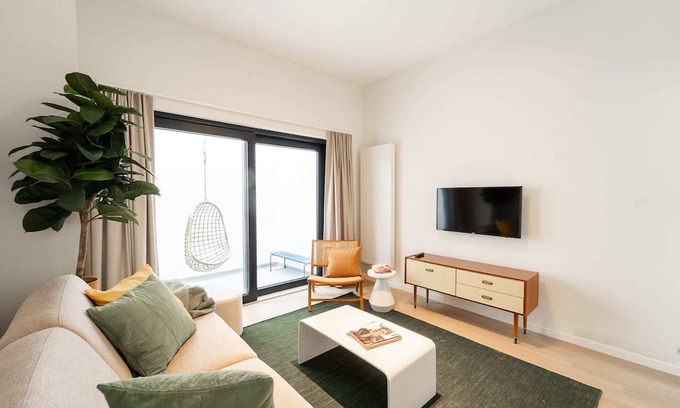 Berchem House | Spacious 3-Bedroom Home in Berchem -Sleeps 8!