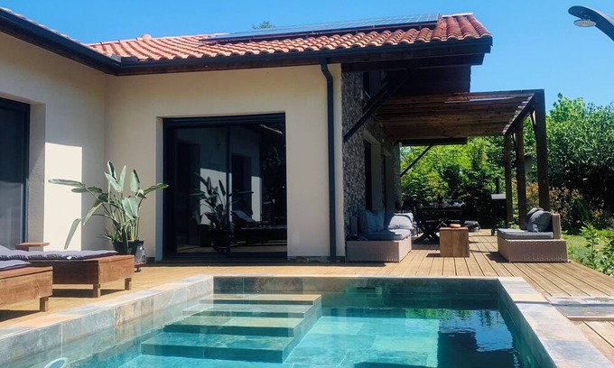 Castandet House | Maison de Vacances Design Avec Piscine Chauffée et Spa