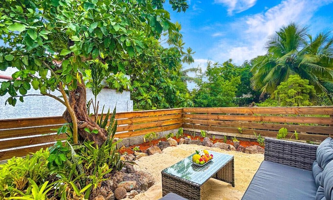 Tiahura House | Free Kayaks - A/C - King Bed - Fare Tiare