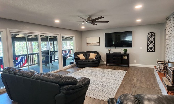 Susanville House | Multi-family Lakehouse with Spacious Parking!