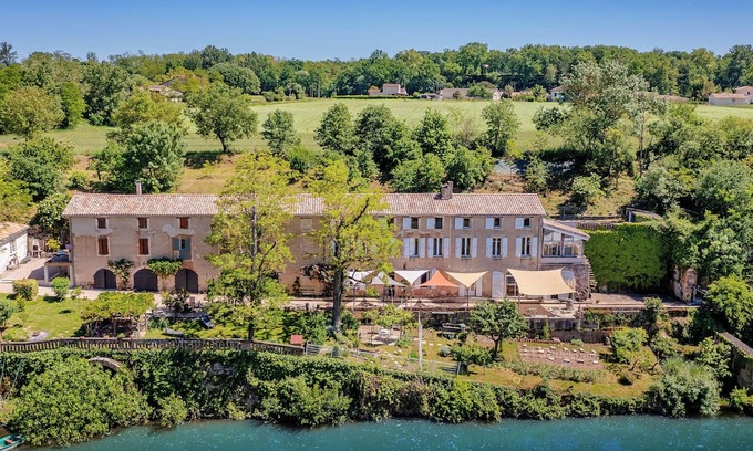 Brens Bed & Breakfast | Chambre D'hôte "ô Berges de Brens" , Chambre la Vigneronne Avec vue sur Tarn