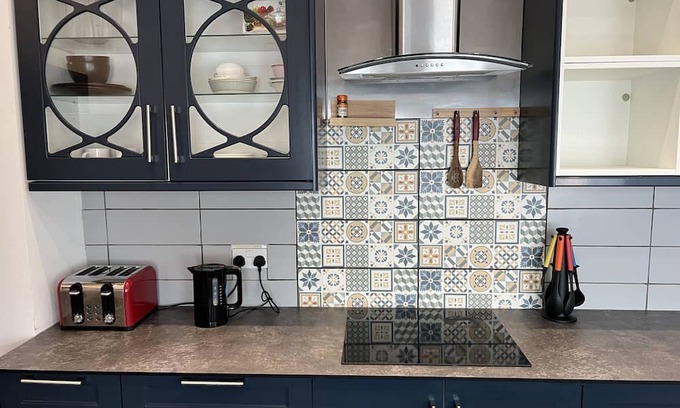 Westcliff-on-Sea Apartment | Comfortable double bedroom with shared bathroom